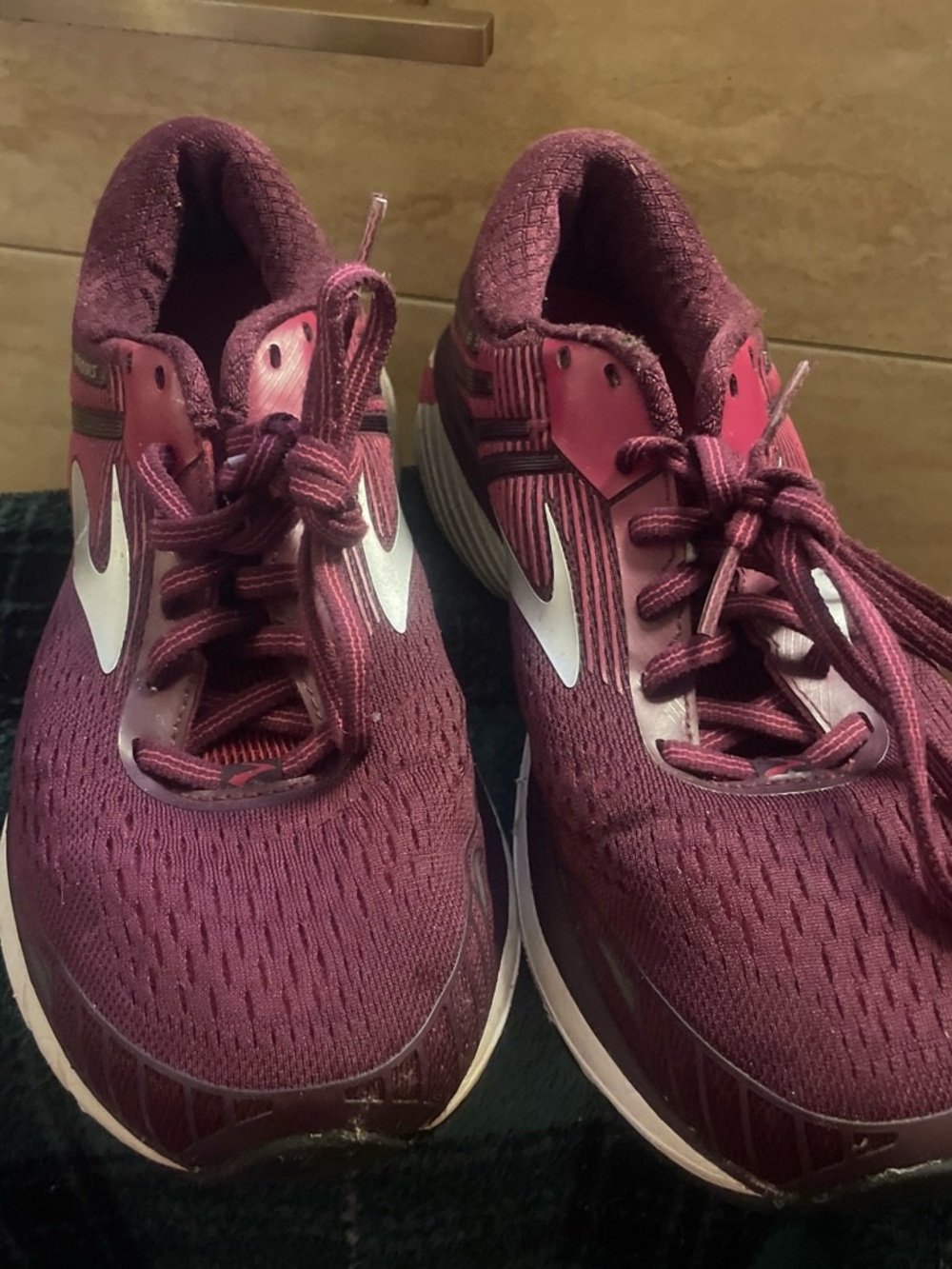 Nike Women's Maroon Running Shoes - Lightweight Athletic Trainers